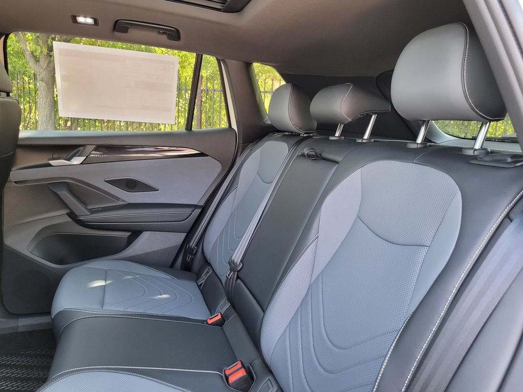 New 2026 Volkswagen Tiguan SE R-Line FWD image 13