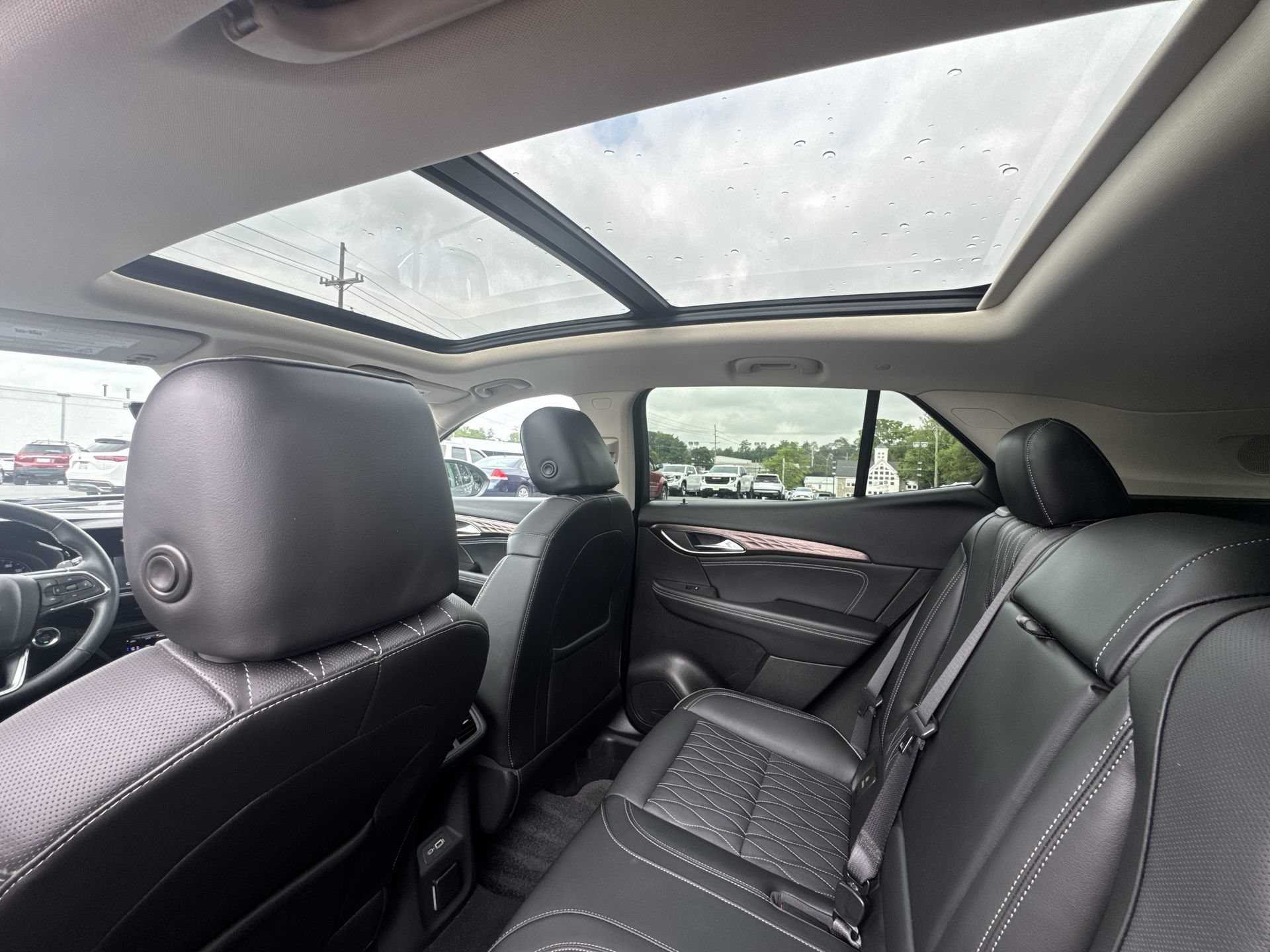 Used 2022 Buick Envision Avenir w/ Technology Package II AWD/4WD image 16