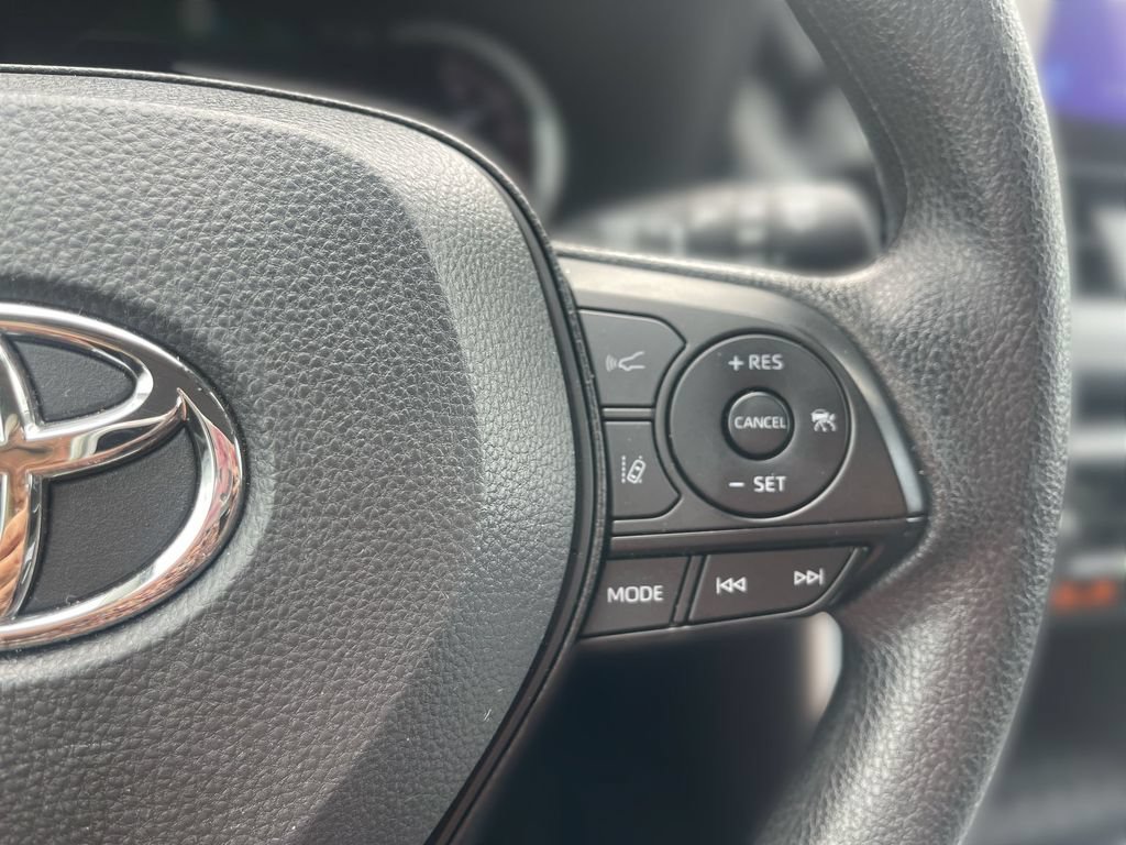 Used 2025 Toyota RAV4 XLE FWD image 20