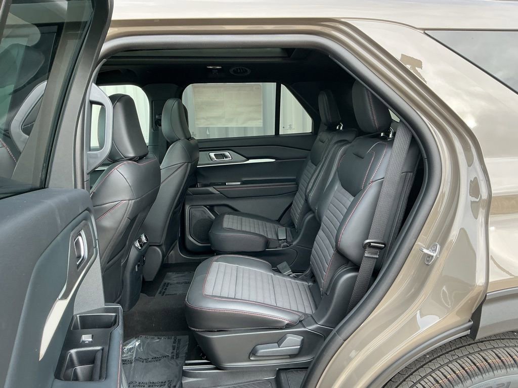 New 2026 Ford Explorer ST-Line w/ ST-Line Street Pack image 16