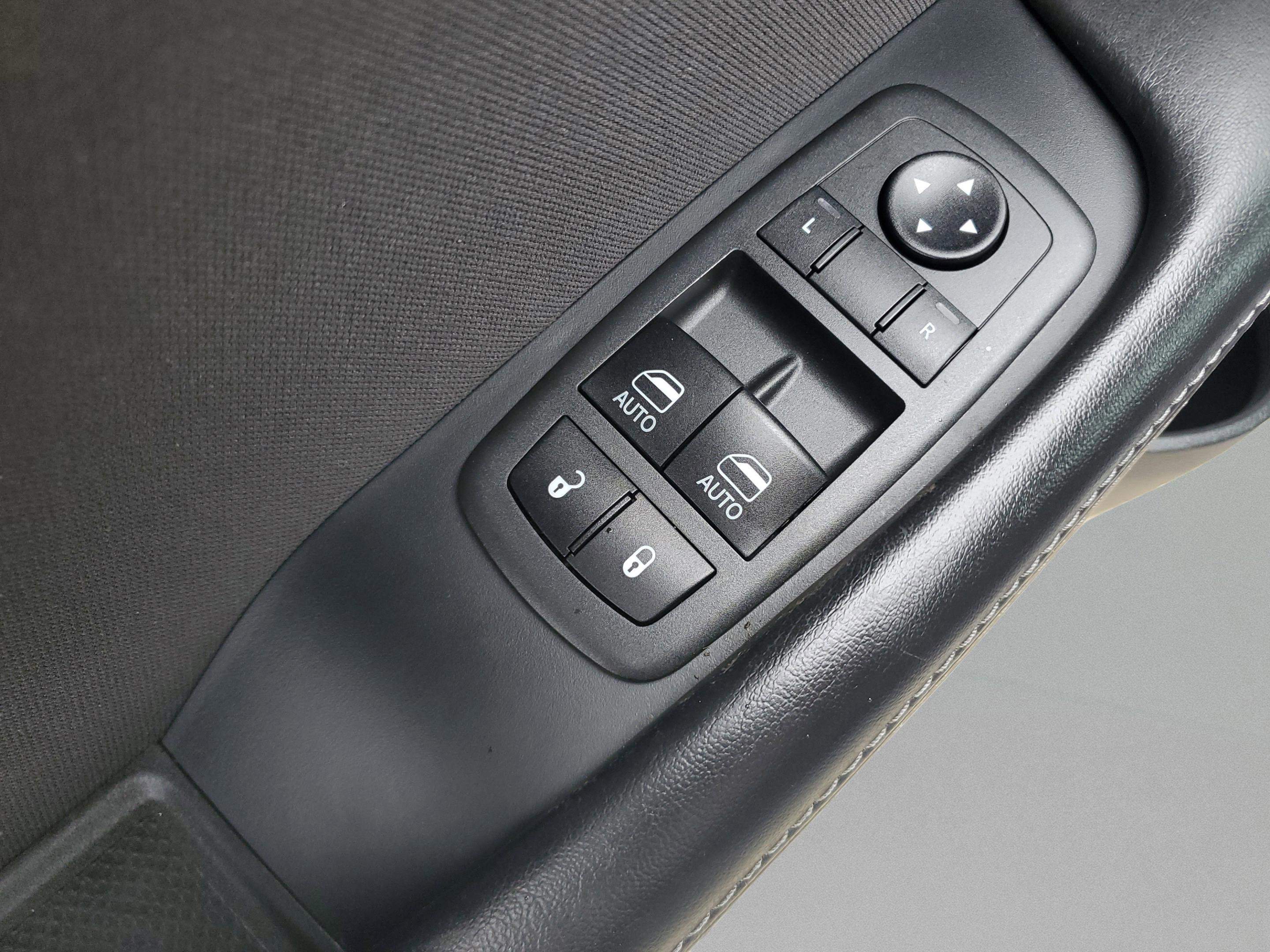 Used 2019 Dodge Challenger SXT image 14