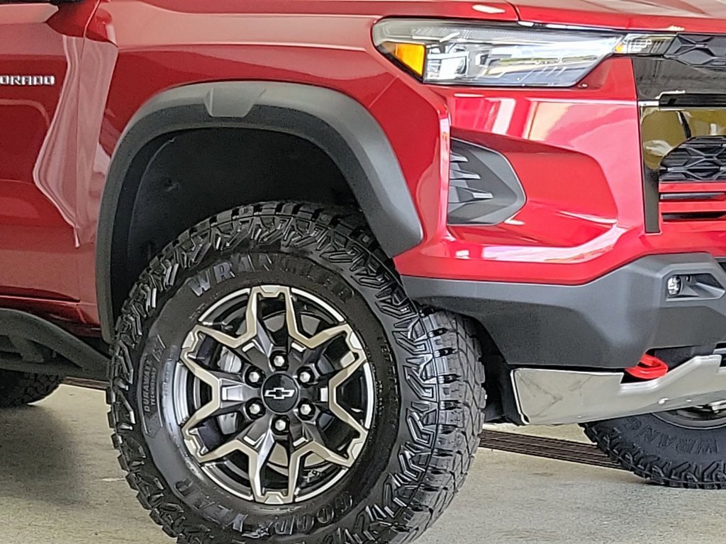 Certified 2024 Chevrolet Colorado ZR2 w/ ZR2 Convenience Package III image 3