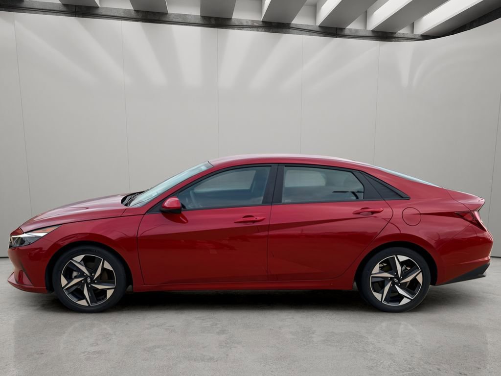 Used 2023 Hyundai Elantra SEL w/ Convenience Package FWD image 2