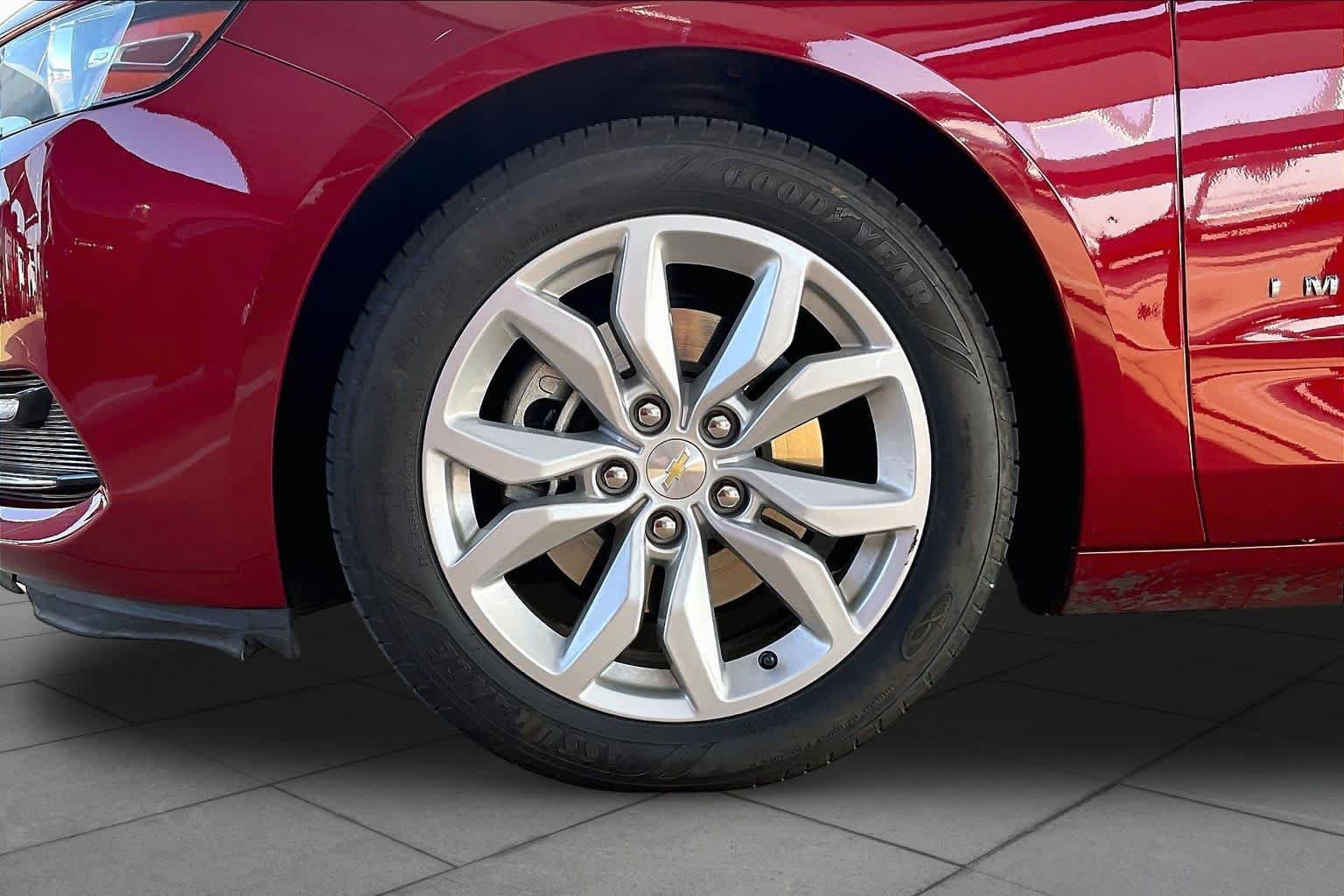 Used 2018 Chevrolet Impala LT w/ Sunroof and Spoiler Package FWD image 12