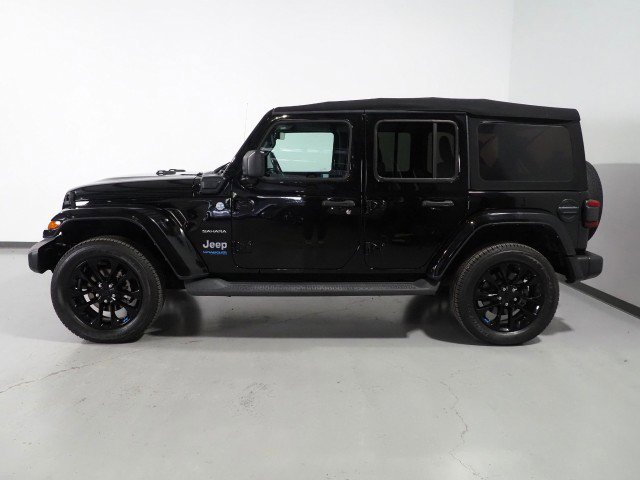 Used 2022 Jeep Wrangler Unlimited Sahara w/ Safety Group image 9