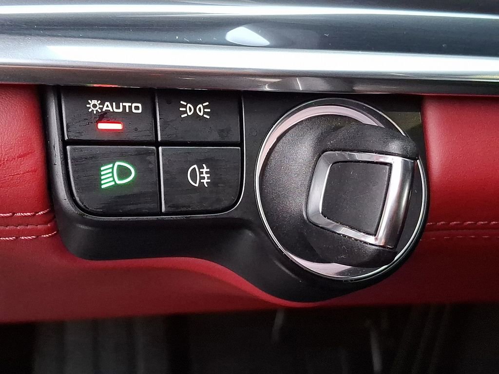 Used 2023 Porsche Panamera 4 w/ Premium Package image 22