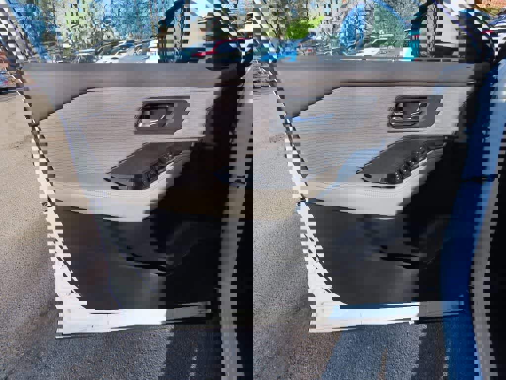 Used 2023 Nissan Rogue SV image 16