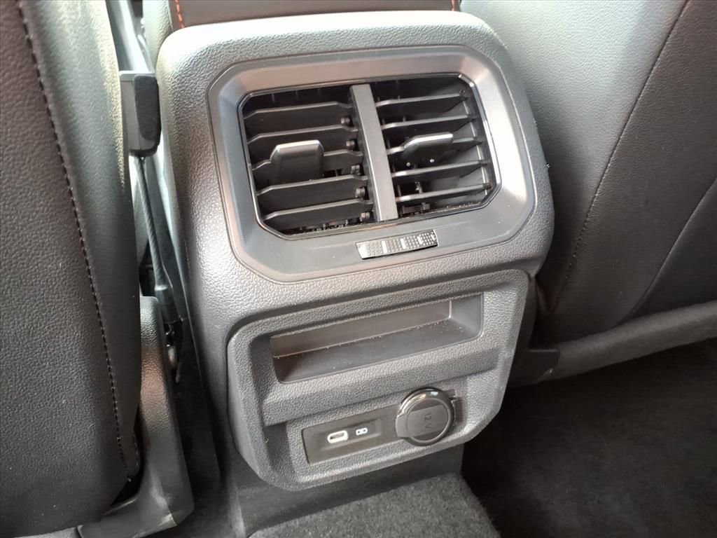 Used 2024 Volkswagen Tiguan Wolfsburg Edition image 33