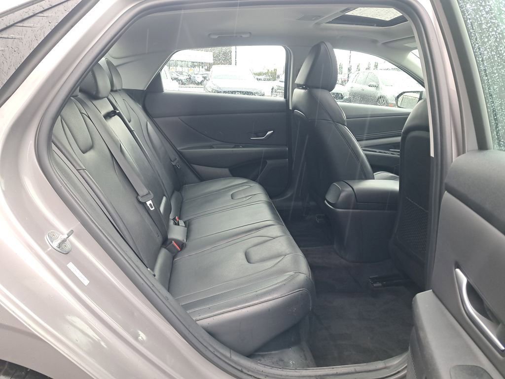 Used 2023 Hyundai Elantra Limited image 15