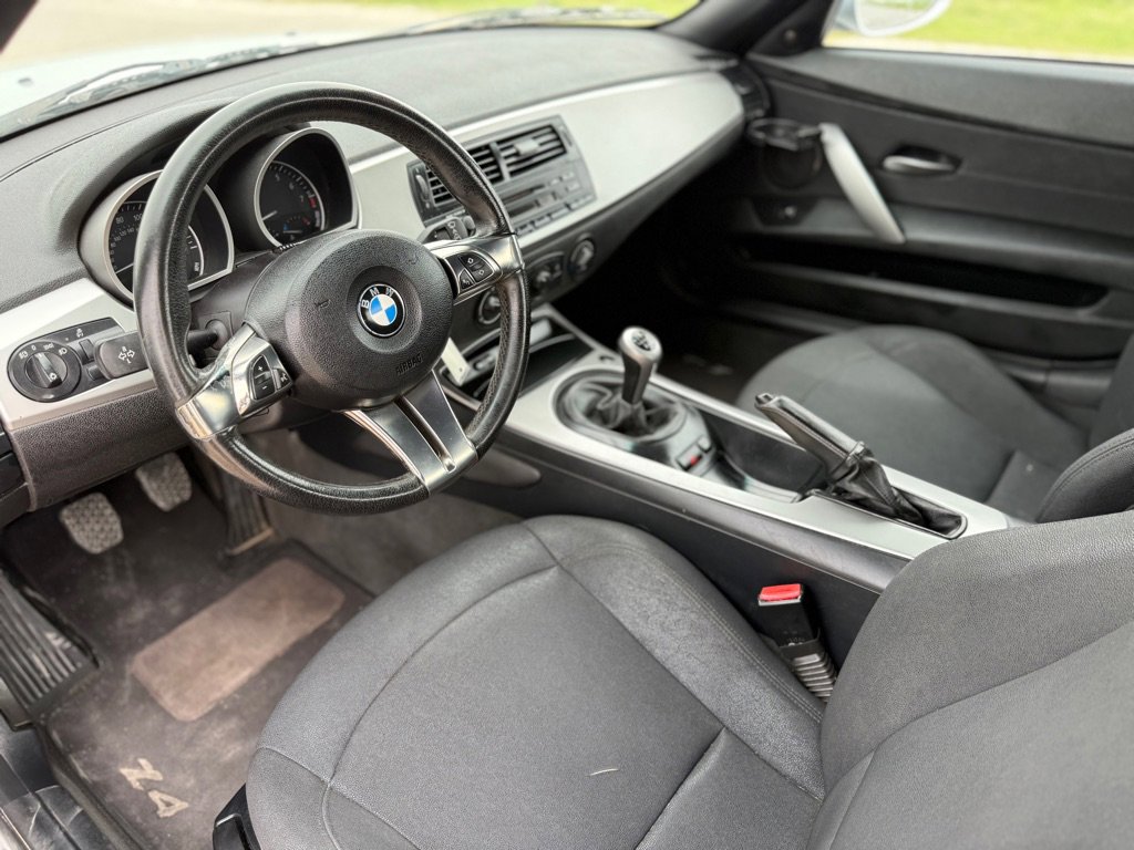 Used 2007 BMW Z4 3.0i image 10