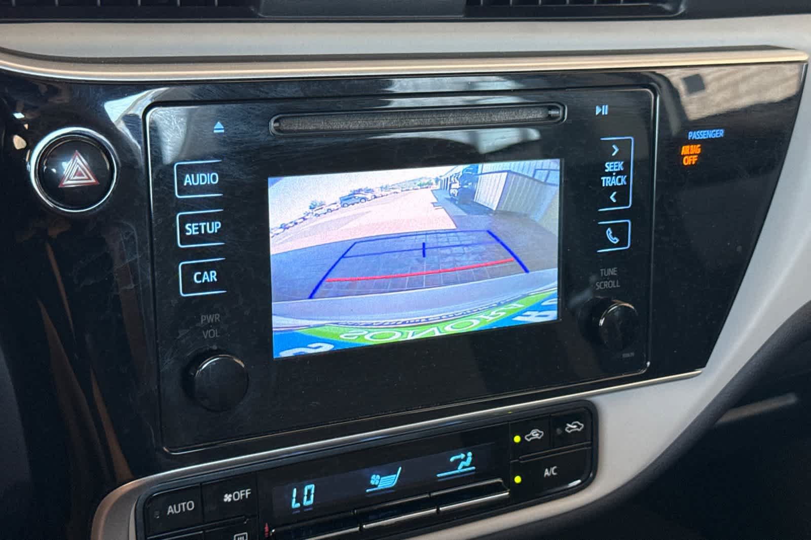Used 2018 Toyota Corolla LE FWD image 19