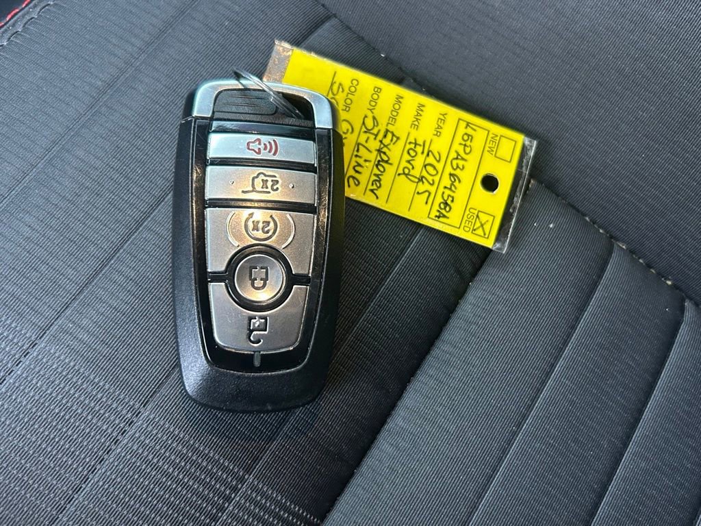 Used 2025 Ford Explorer ST-Line w/ Premium Package image 42