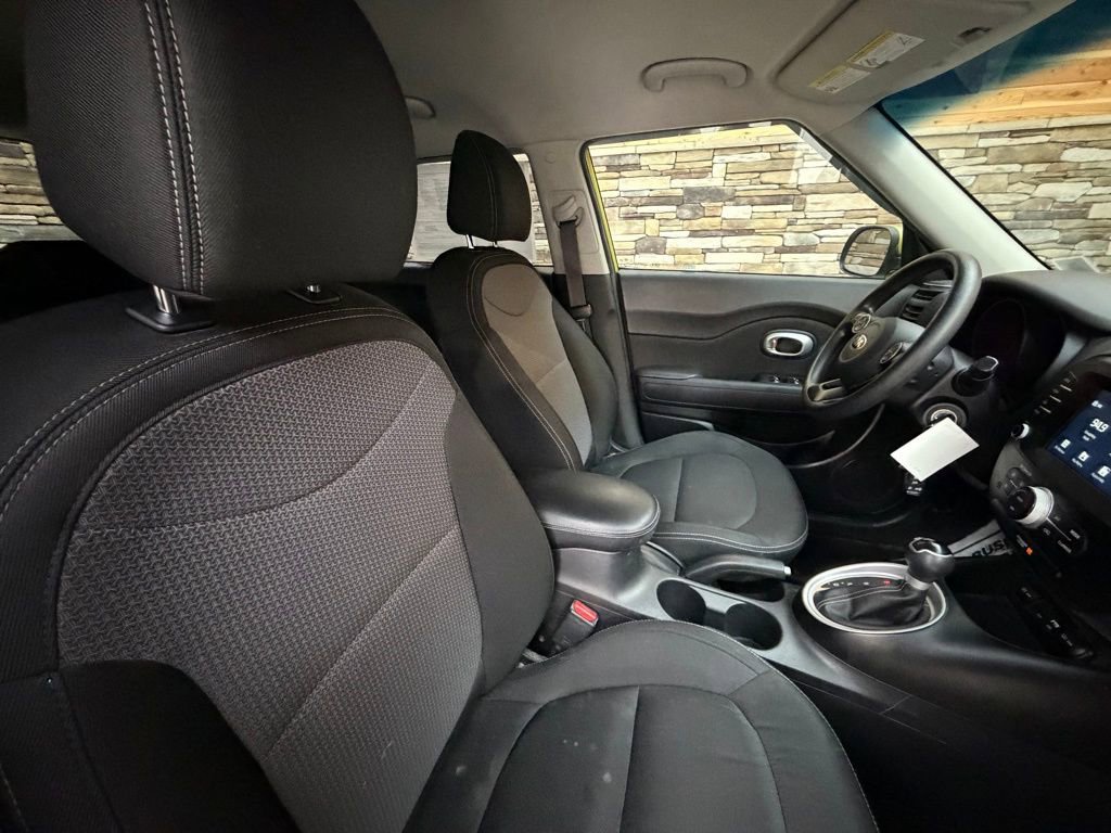 Used 2018 Kia Soul + image 15