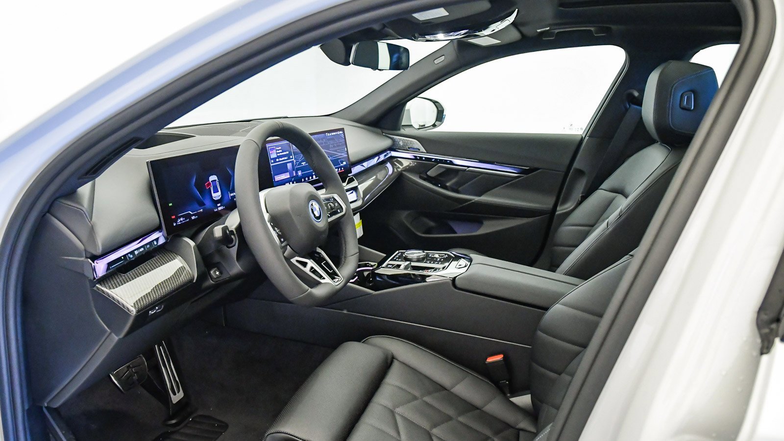 New 2026 BMW 550e xDrive image 23