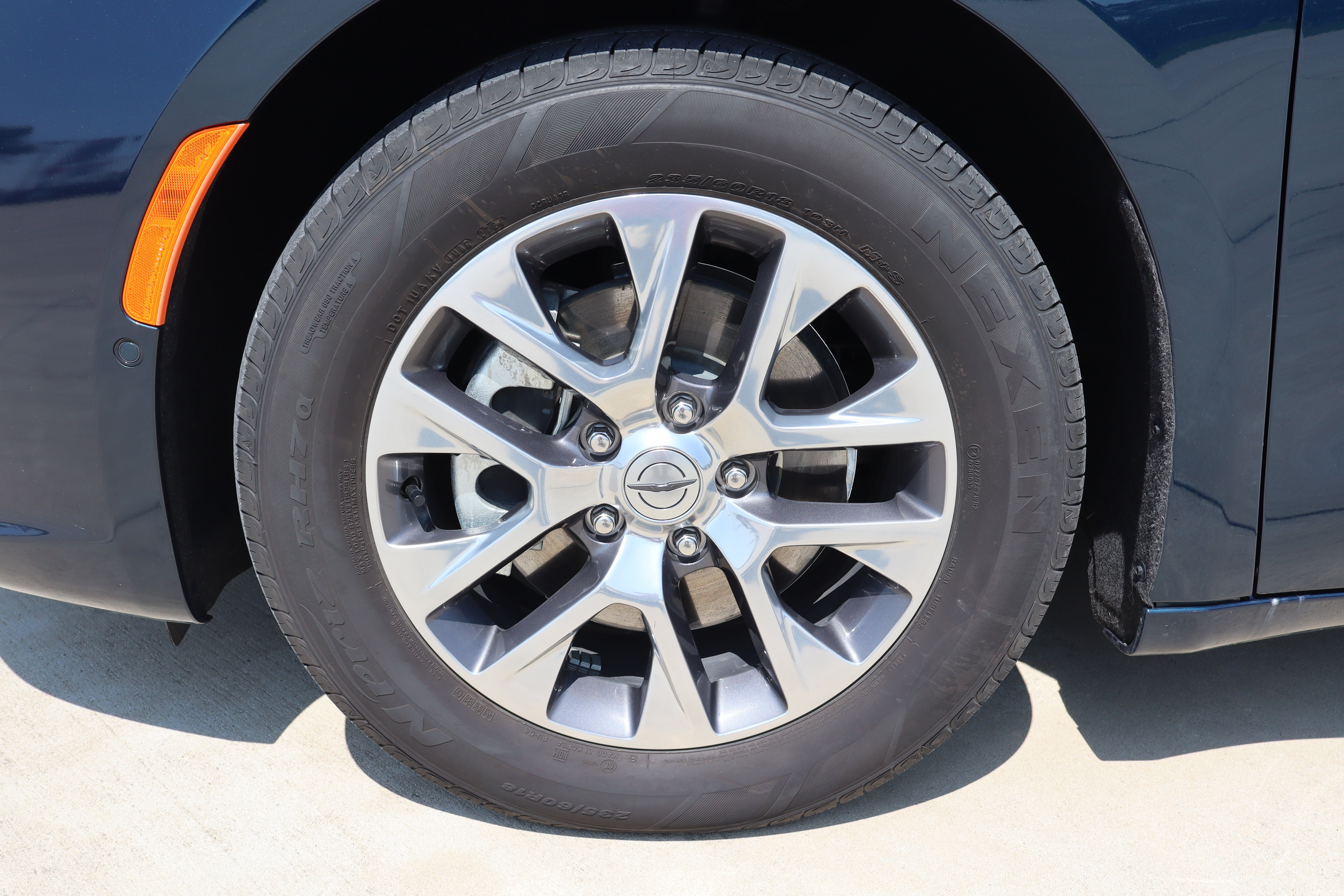 Used 2025 Chrysler Pacifica Pinnacle FWD image 36