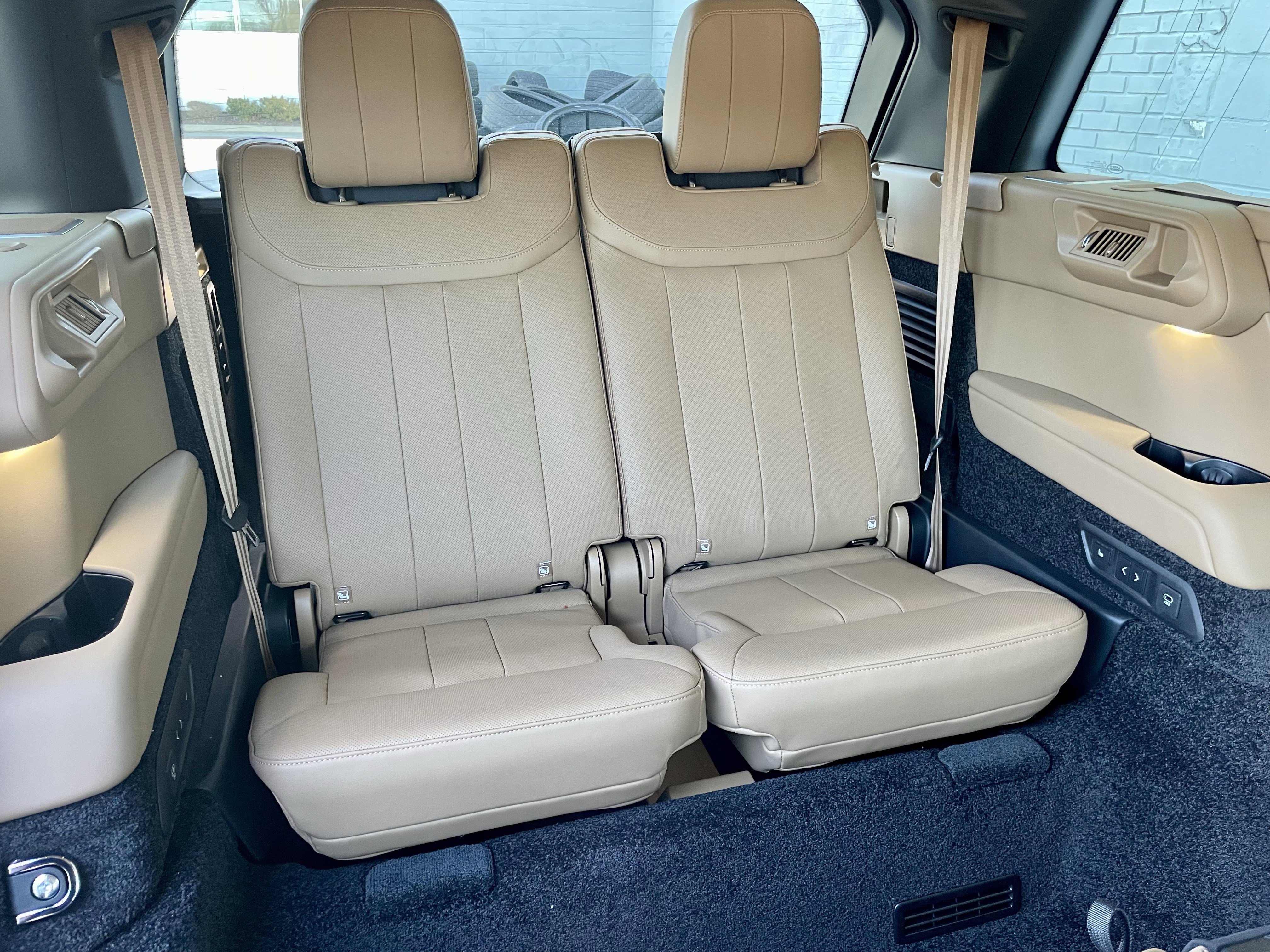 Certified 2024 Land Rover Range Rover Long Wheelbase SE image 33