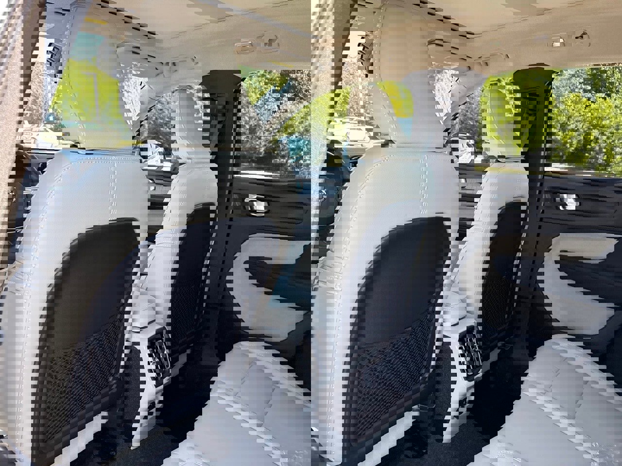 New 2026 Volvo XC40 B4 Plus w/ Protection Package Premier image 21