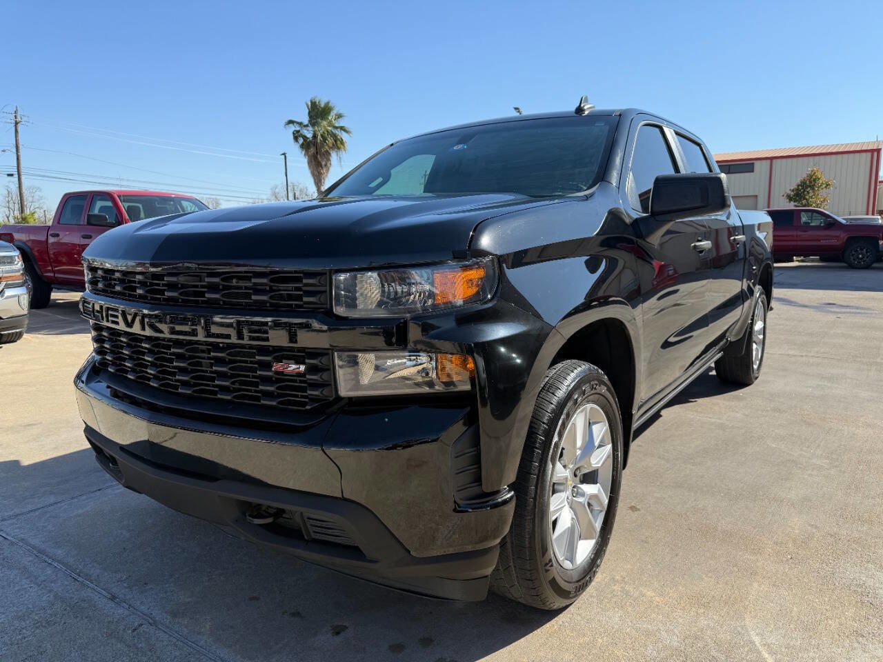 Used 2020 Chevrolet Silverado 1500 Custom w/ Custom Value Package image 3