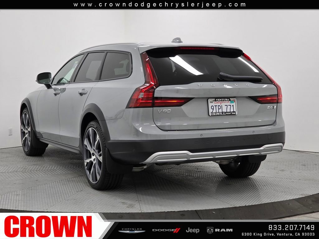 Used 2025 Volvo V90 B6 Cross Country Ultra w/ Protection Package AWD/4WD image 5