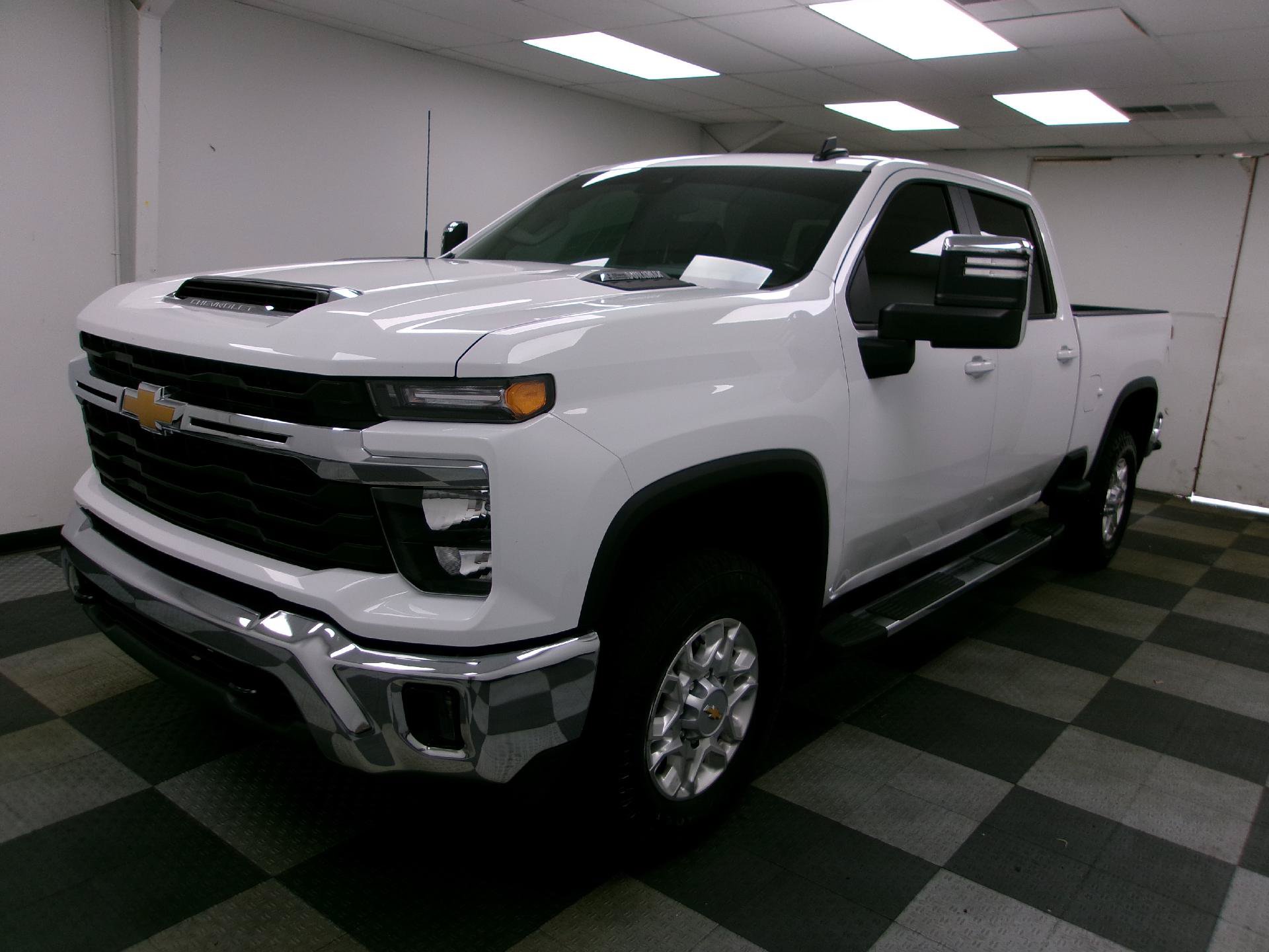 Used 2025 Chevrolet Silverado 2500 LT AWD/4WD image 1