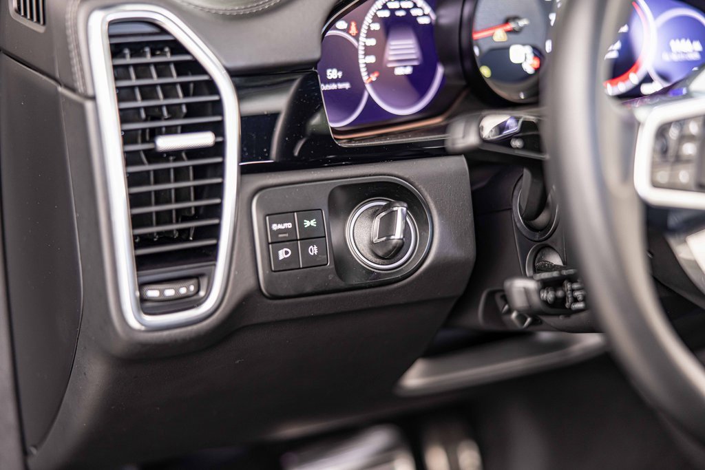 Used 2022 Porsche Cayenne S Platinum image 20