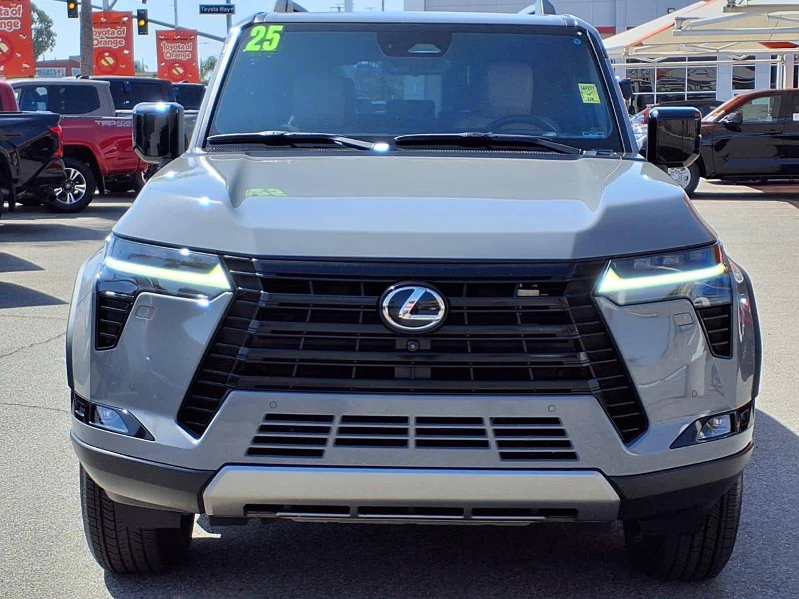 Used 2025 Lexus GX 550 AWD/4WD image 2