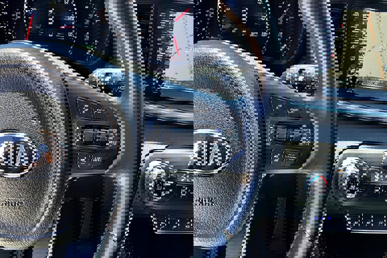 Used 2018 Kia Sorento SX image 24