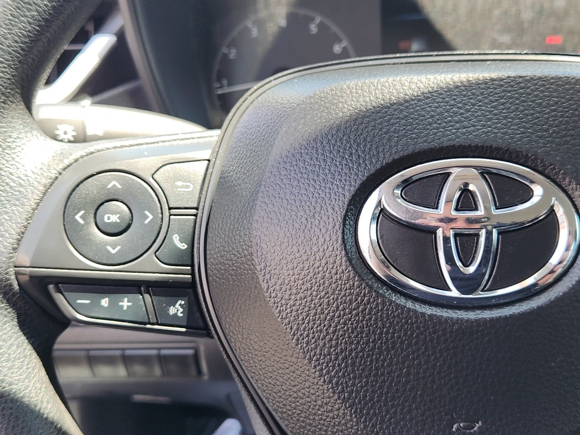 Certified 2025 Toyota Corolla LE FWD image 18