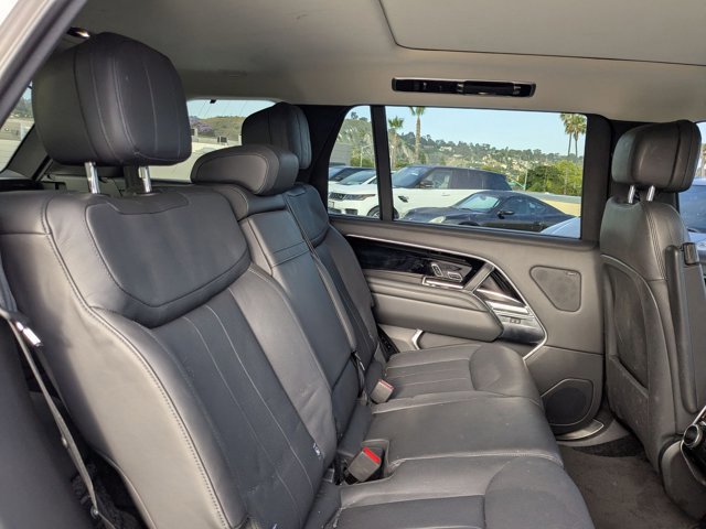 Used 2023 Land Rover Range Rover Long Wheelbase SE image 16