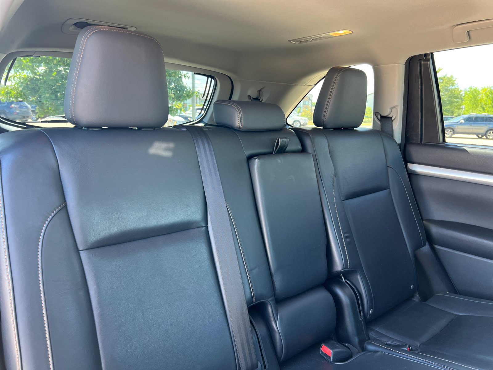 Used 2015 Toyota Highlander XLE AWD/4WD image 18