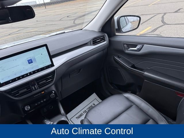 Used 2025 Ford Escape Platinum AWD/4WD image 17