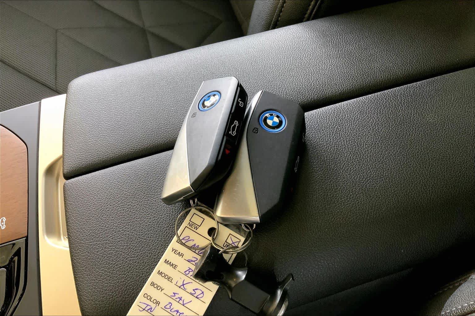 Used 2023 BMW iX xDrive50 w/ Premium Package AWD/4WD image 14