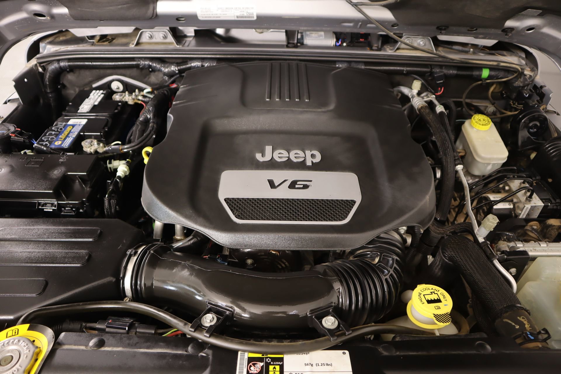 Used 2015 Jeep Wrangler Unlimited Sahara w/ Connectivity Group image 17