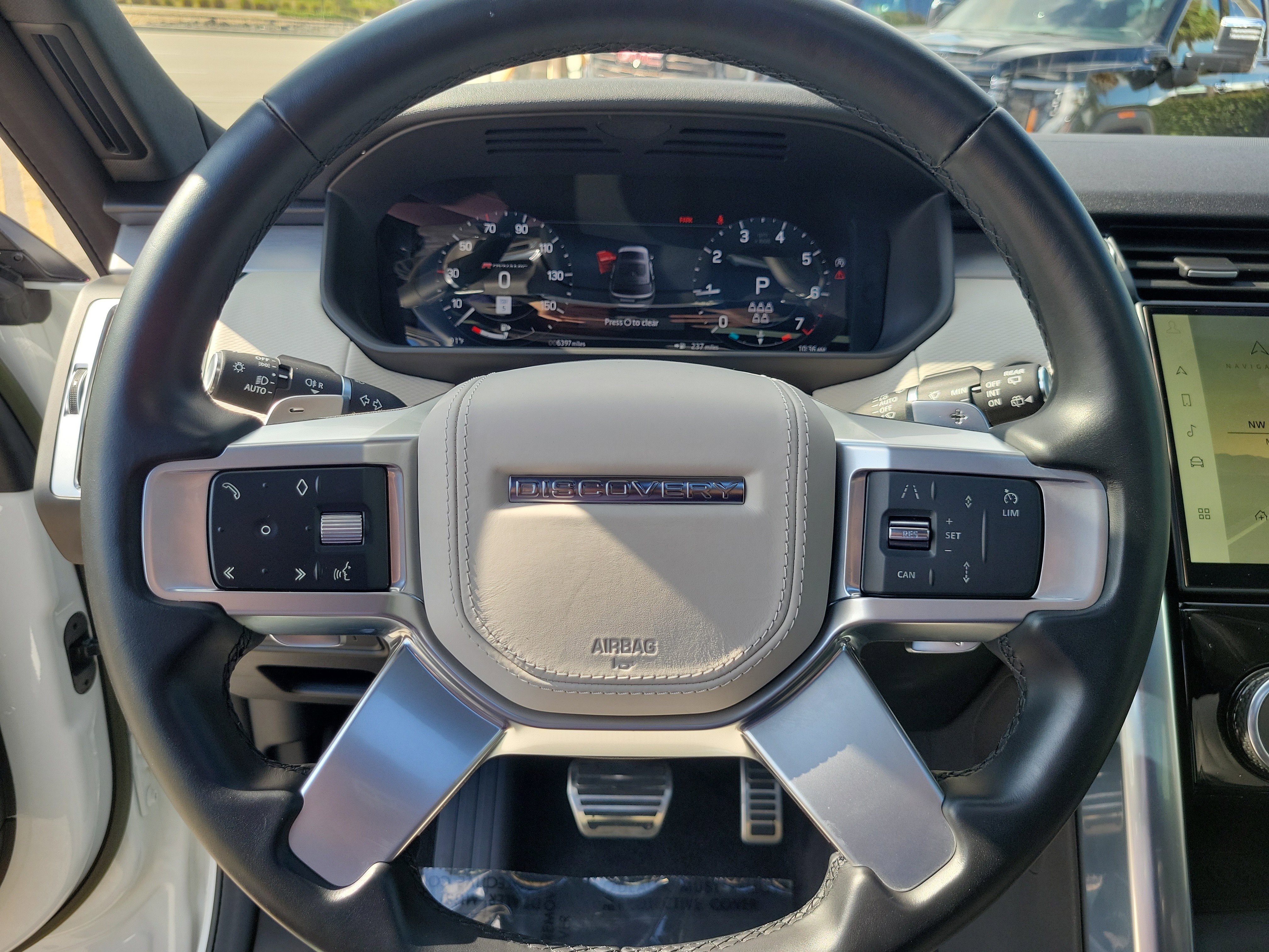 Used 2023 Land Rover Discovery HSE R-Dynamic image 20