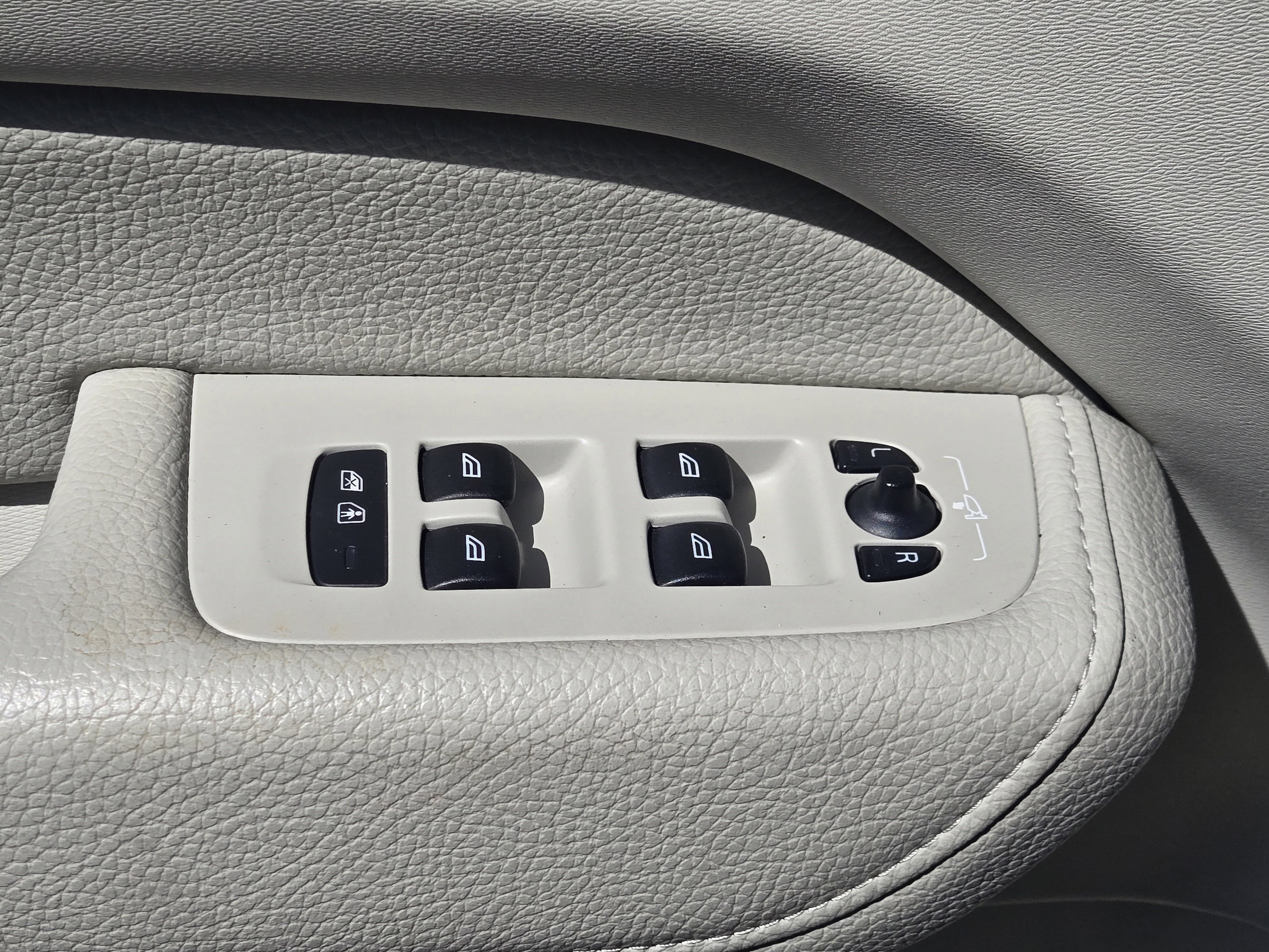 Used 2019 Volvo XC60 T5 Inscription image 14