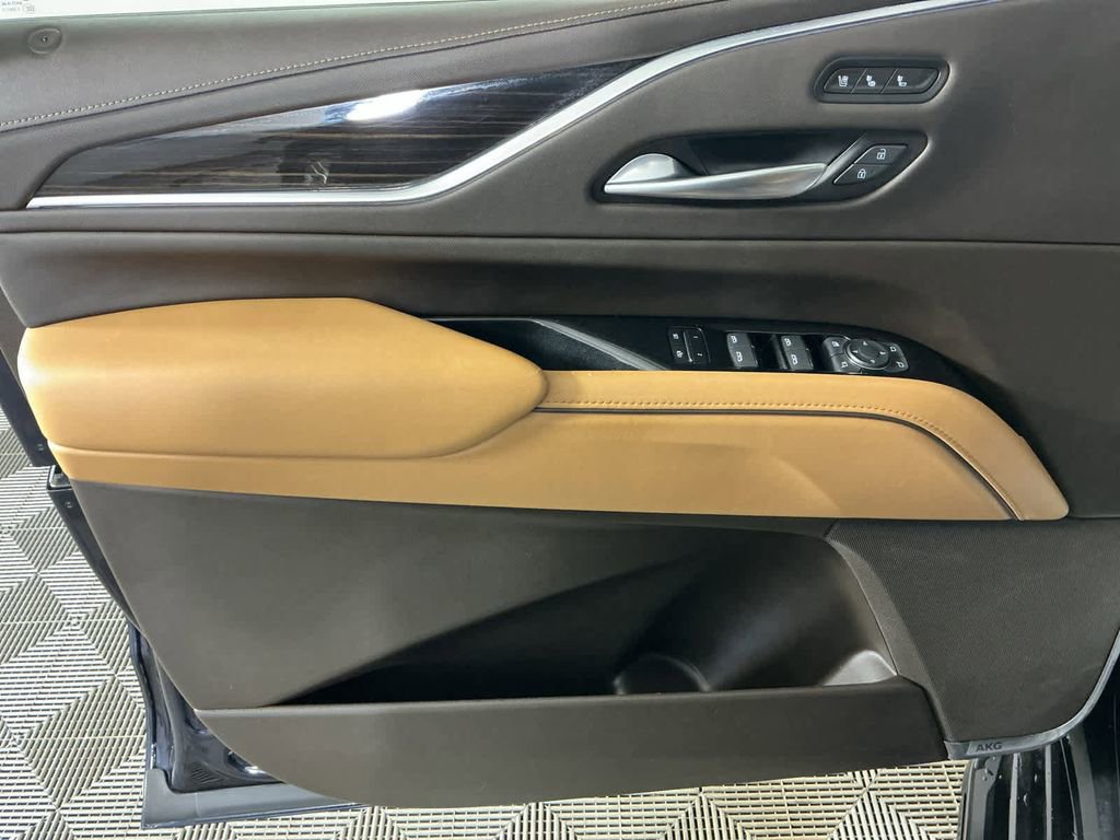 Used 2022 Cadillac Escalade Premium Luxury image 35