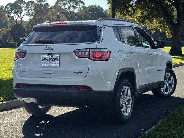 Used 2024 Jeep Compass Latitude image 5