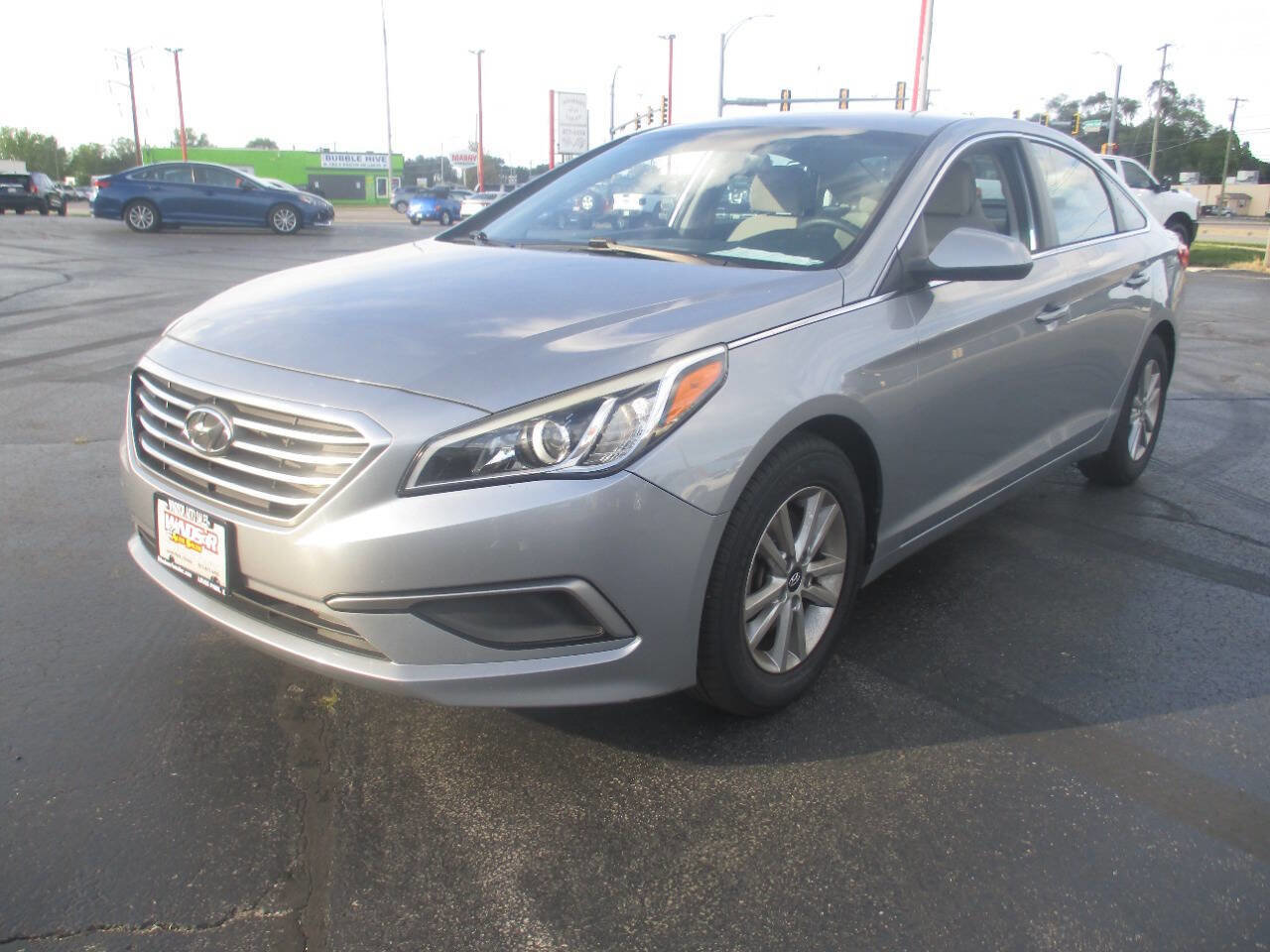 Used 2017 Hyundai Sonata SE image 1