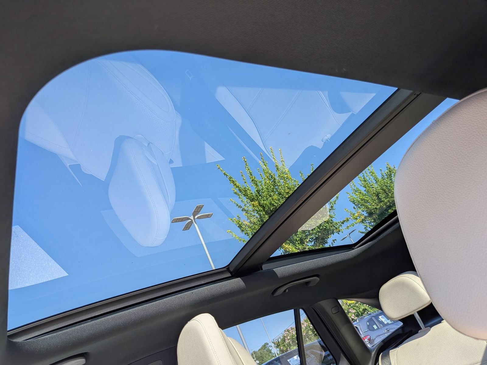 Used 2023 Mercedes-Benz GLC 300 4MATIC w/ Exclusive Trim Package image 27