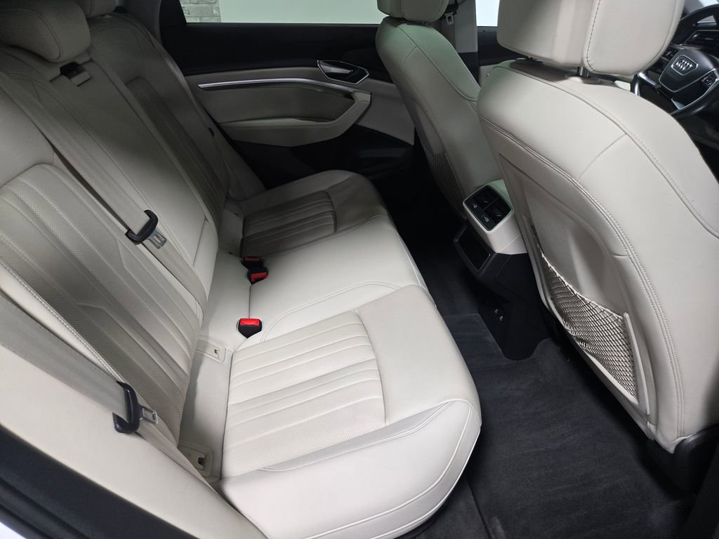 Used 2022 Audi e-tron Premium Plus w/ Premium Plus Package image 53