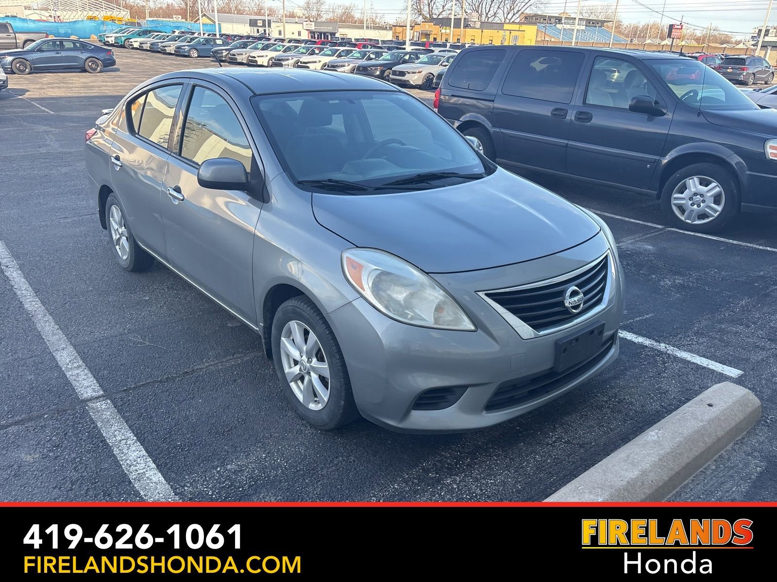 Used 2014 Nissan Versa SV w/ Convenience Package image 2