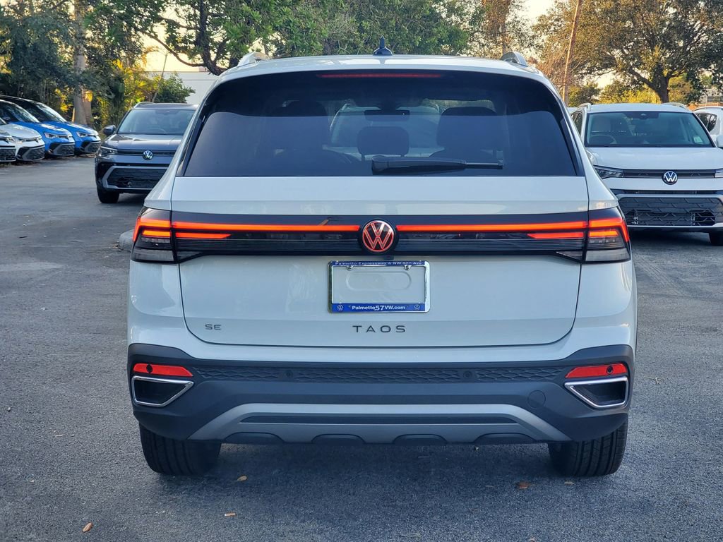 New 2026 Volkswagen Taos SE FWD image 4