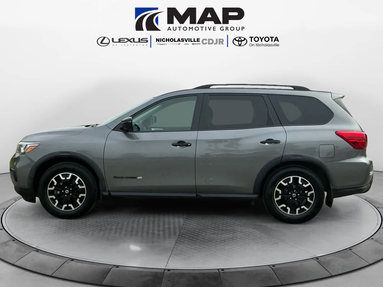 Used 2019 Nissan Pathfinder SL AWD/4WD image 2