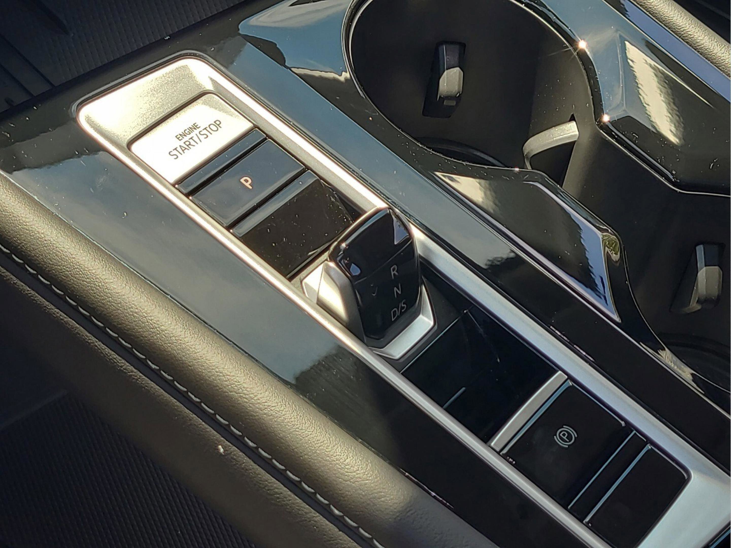 Used 2025 Volkswagen Atlas SE image 19