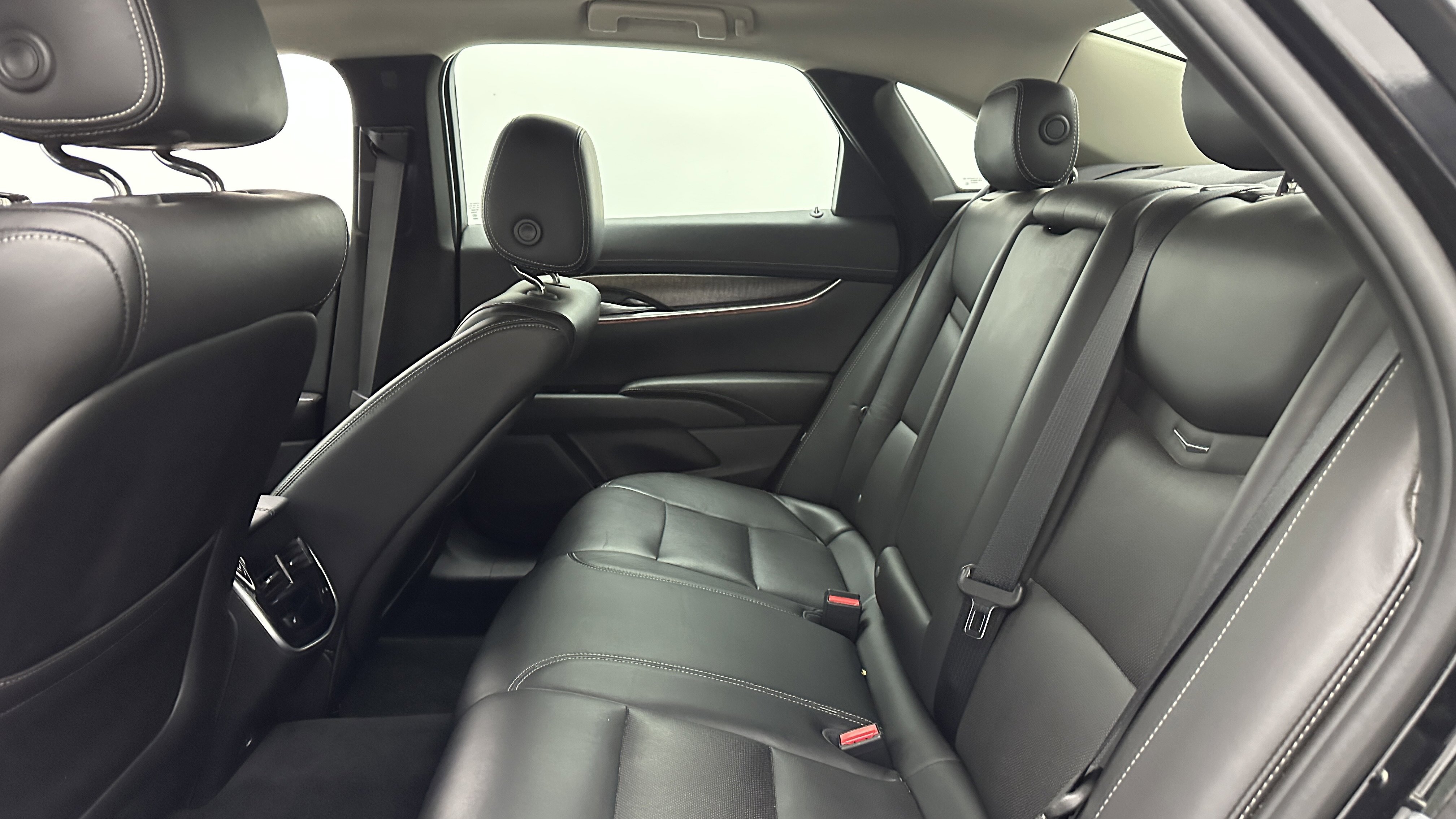 Used 2019 Cadillac XTS Luxury image 28