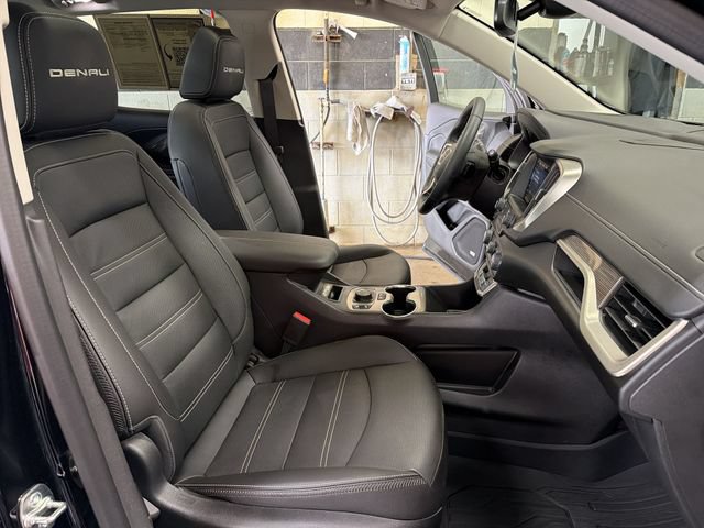 Used 2024 GMC Terrain Denali w/ Denali Premium Package AWD/4WD image 26