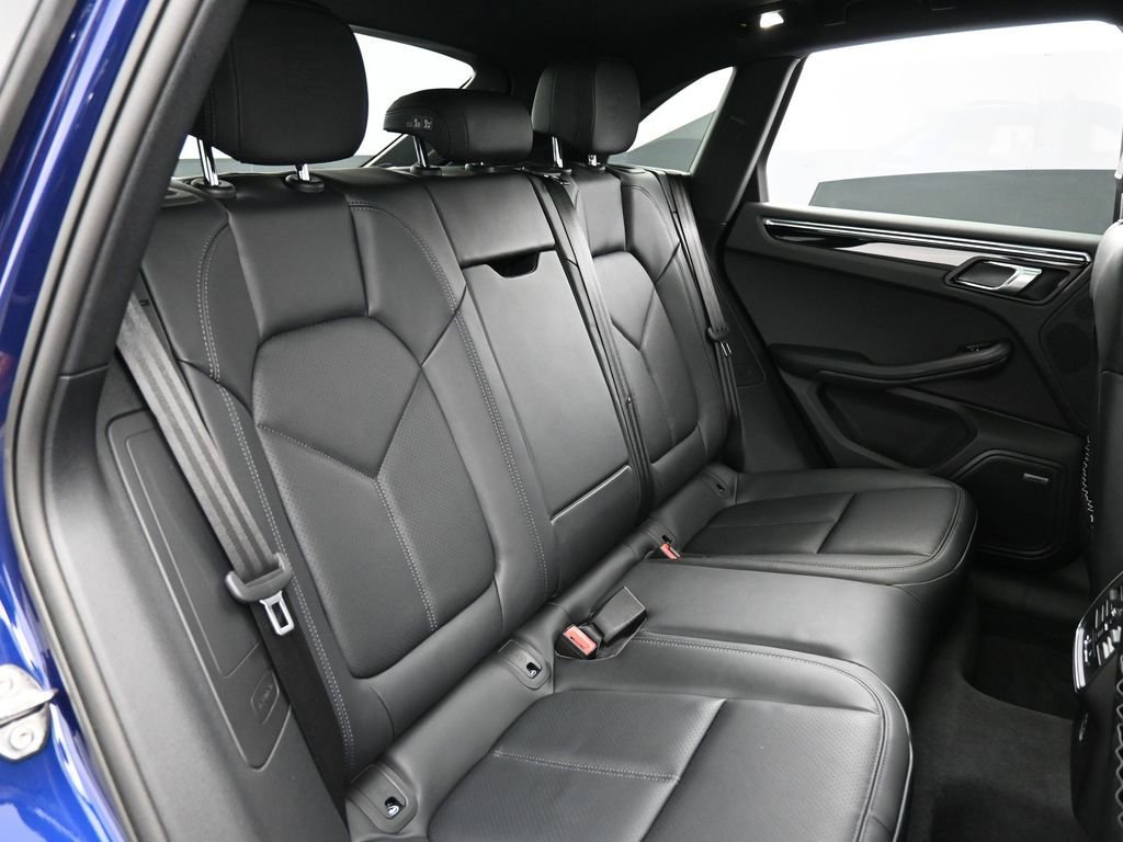 Certified 2025 Porsche Macan image 27