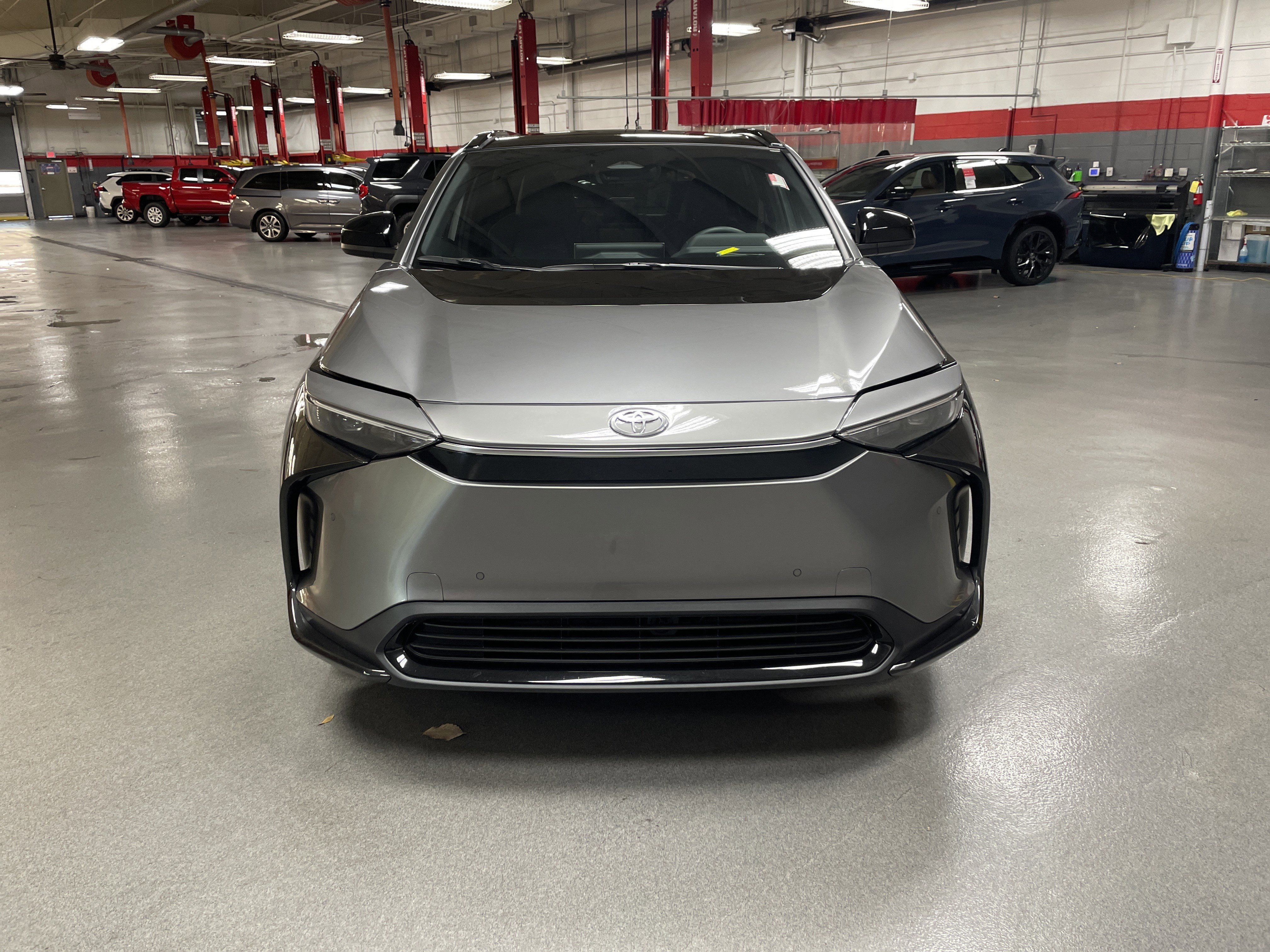 Used 2025 Toyota bZ4X FWD video 3