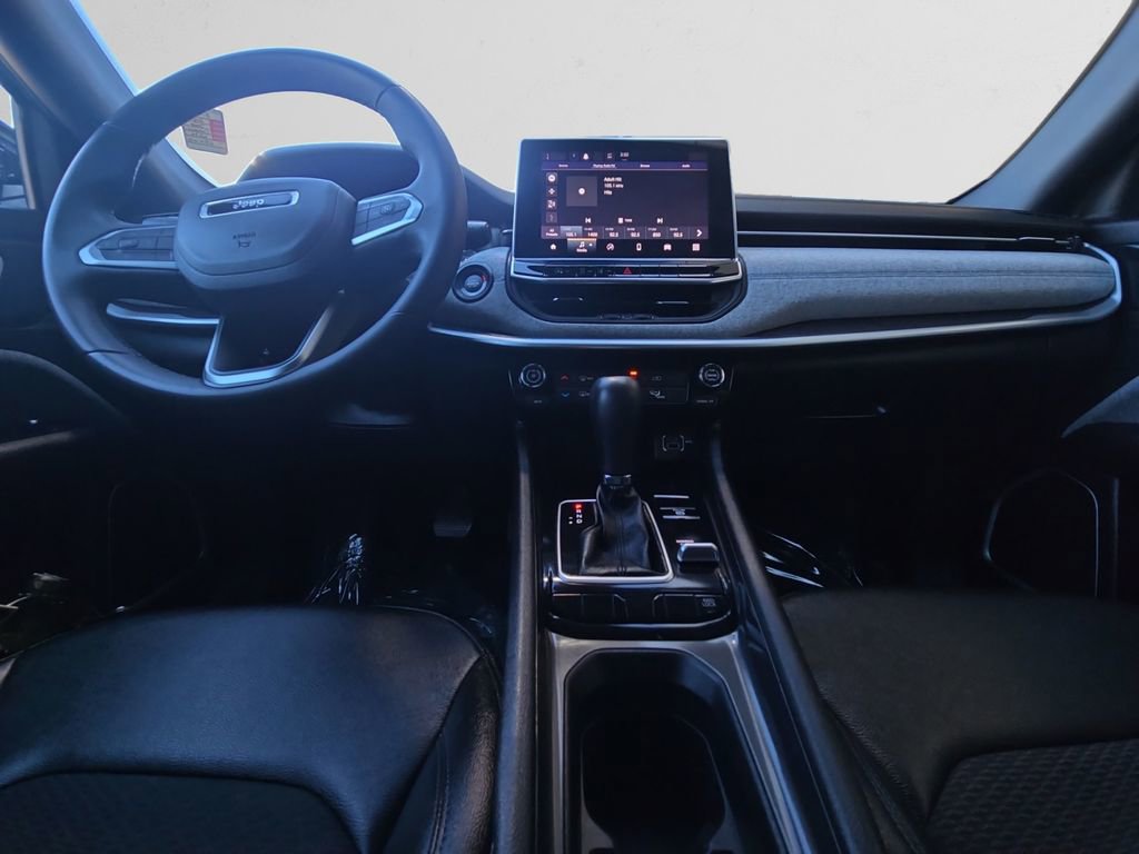 Used 2024 Jeep Compass Latitude image 11