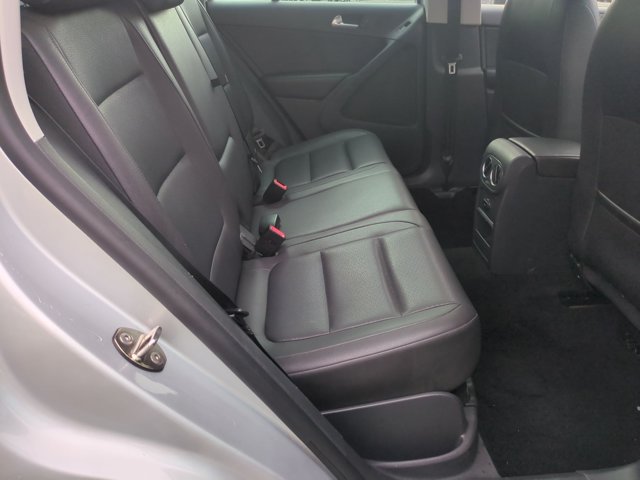 Used 2014 Volkswagen Tiguan SE FWD image 17